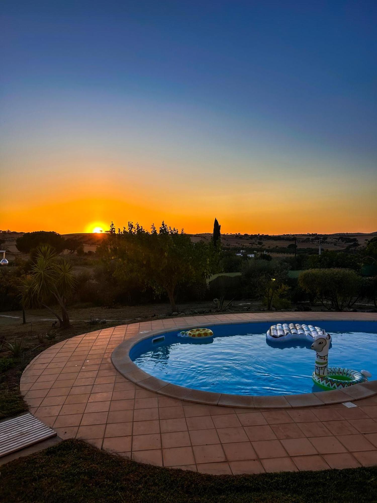 Pôr-do-sol Villa São Pedro do Corval Esterno foto